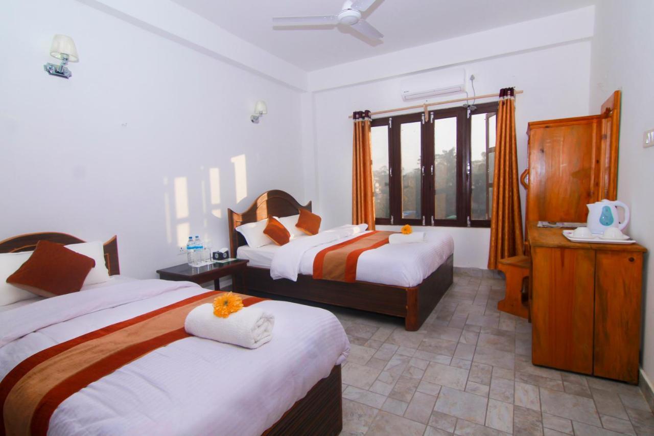 Hotel Chitwan Park Village Sauraha Extérieur photo