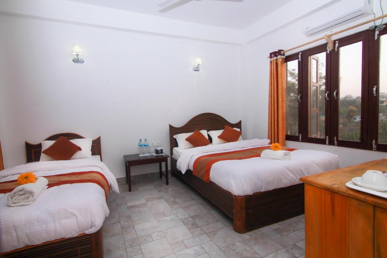 Hotel Chitwan Park Village Sauraha Extérieur photo