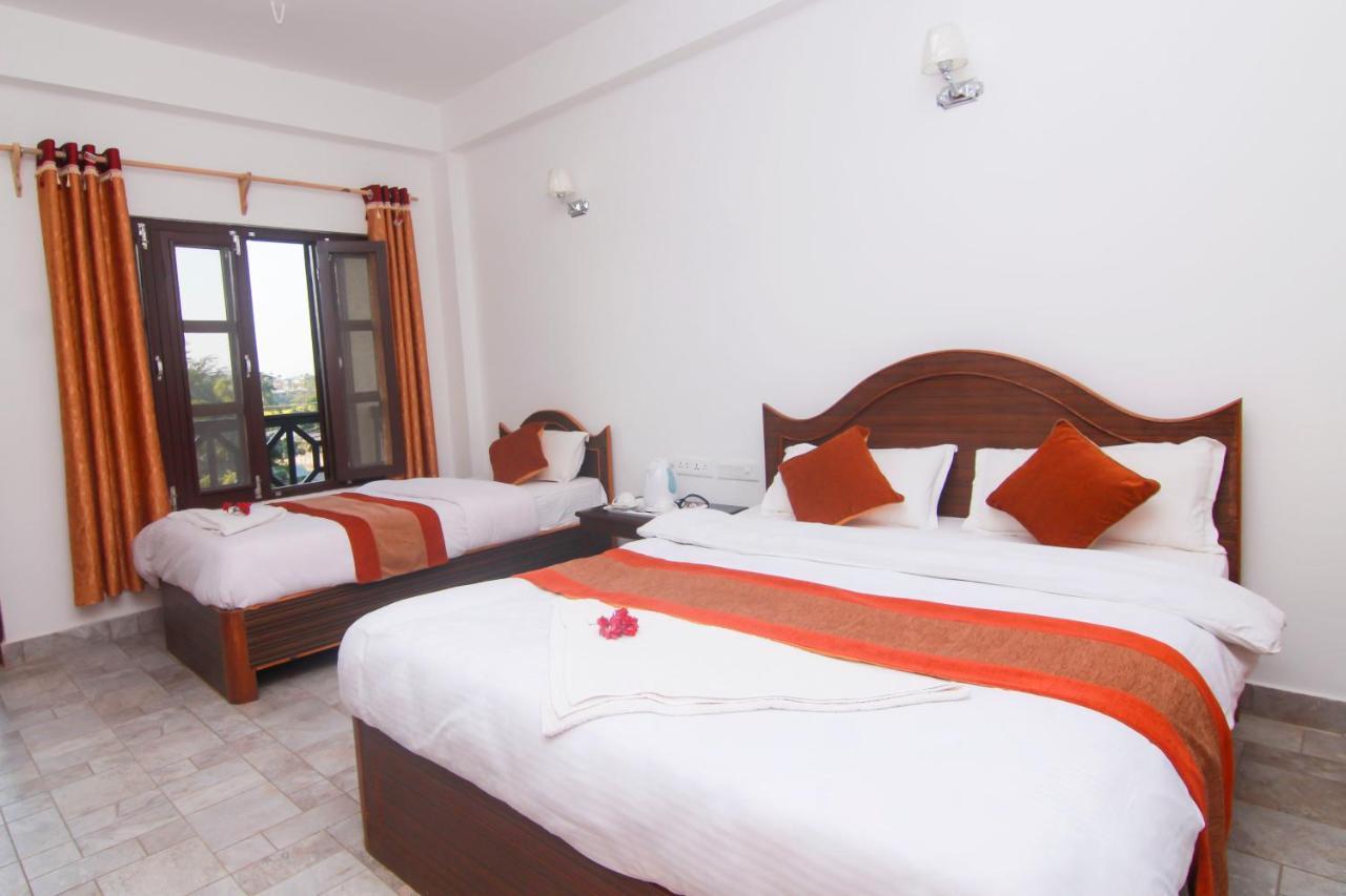 Hotel Chitwan Park Village Sauraha Extérieur photo