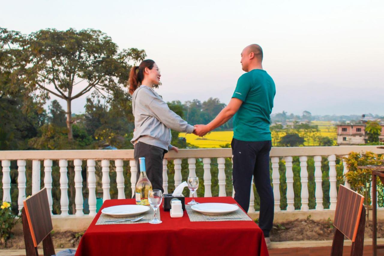 Hotel Chitwan Park Village Sauraha Extérieur photo