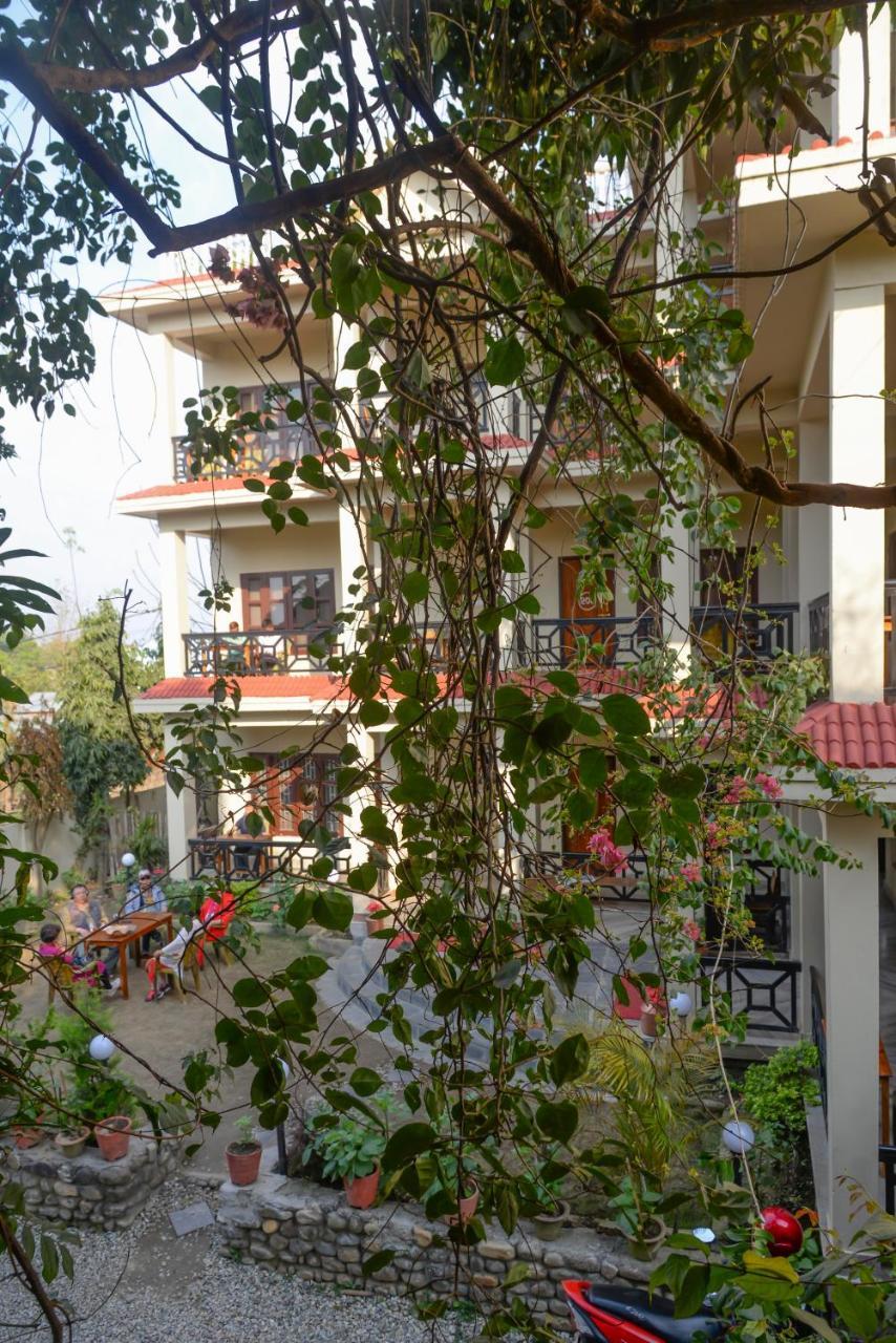 Hotel Chitwan Park Village Sauraha Extérieur photo