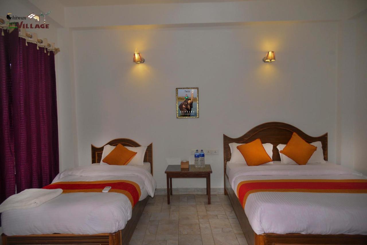 Hotel Chitwan Park Village Sauraha Extérieur photo